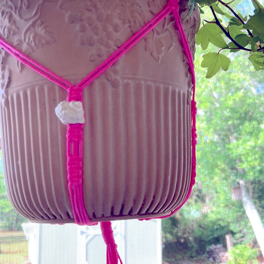 Macrame plant hanger - Picture 2 of 3